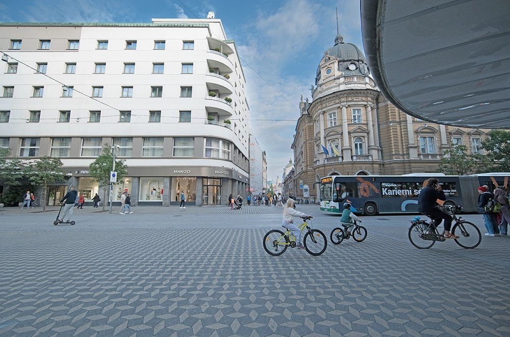 Prostor za pešca in kolo